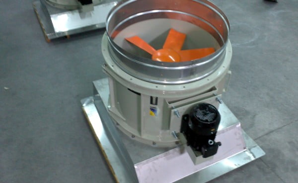 Extractor motor exterior con base para cubierta