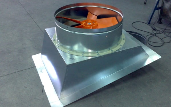 Extractor de 29.700 m3/h. con base a medida y soporte de berida