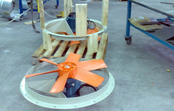 Extractor con brida diámetro 800 para acoplar a base de cubierta