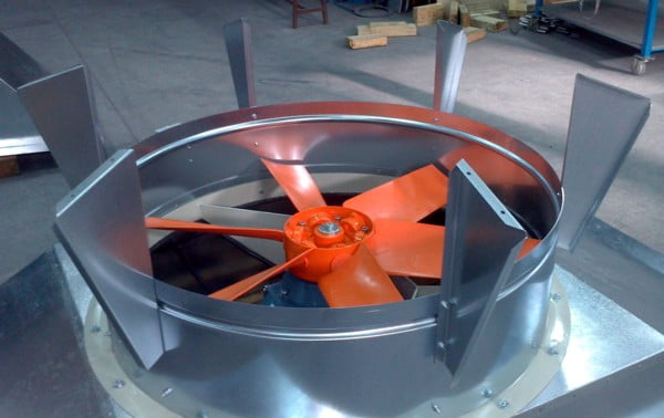 Extractor de cubierta de 63.000 m3/h. con escuadras para montar tapa aguas