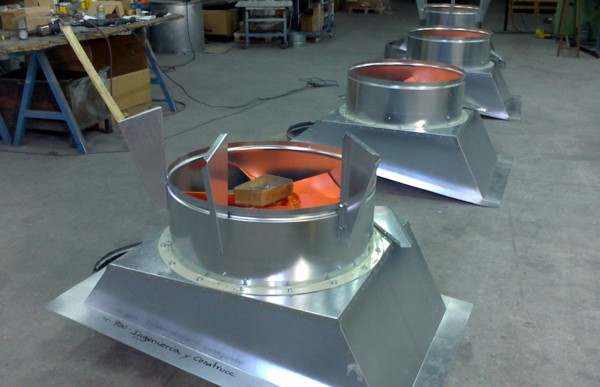 Montaje de escuadras en el cuellos de soportación del tapa aguas