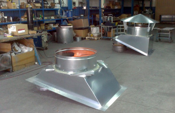 Extractores de cubierta con distintas inclinaciones.