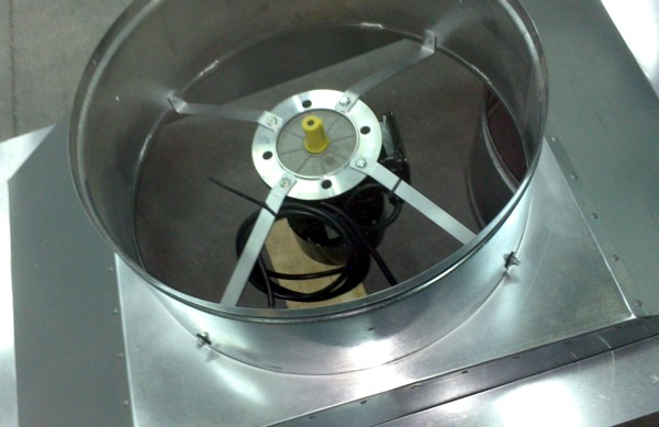 Motor de extractor anclado en base