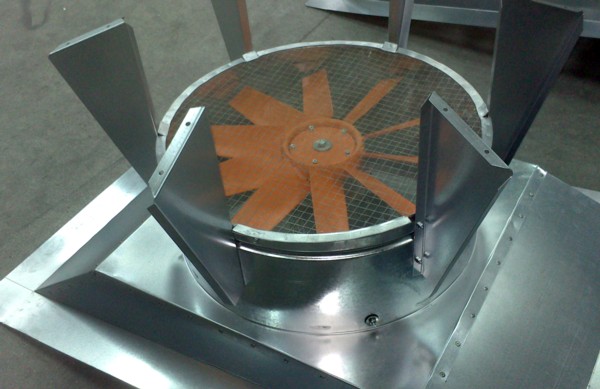 Base de cubierta con extractor y rejilla antiinsectos