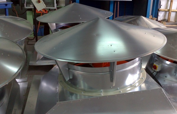 Extractores de tejado para nave industrial en Lérida