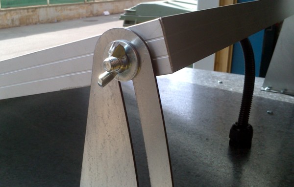 Soporte regulable para extractor soloar